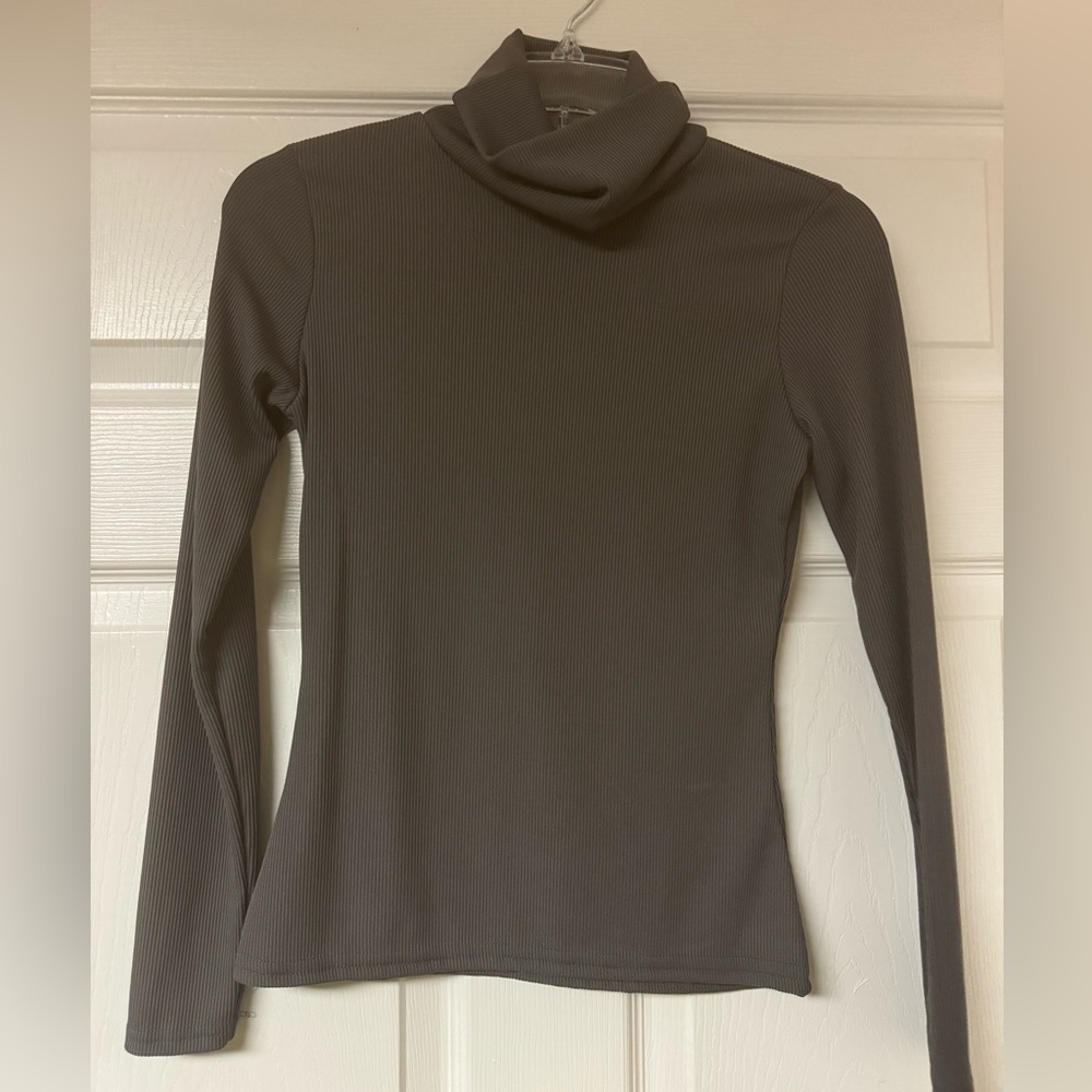 Boohoo gray turtleneck
